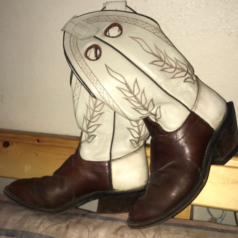Olathe Boot Co 8.5D VINTAGE BUT COOL ❤️